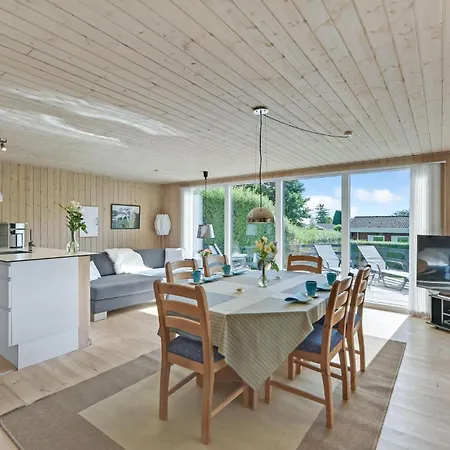 3 Bedroom Awesome In Bjert Nyaraló Binderup Strand