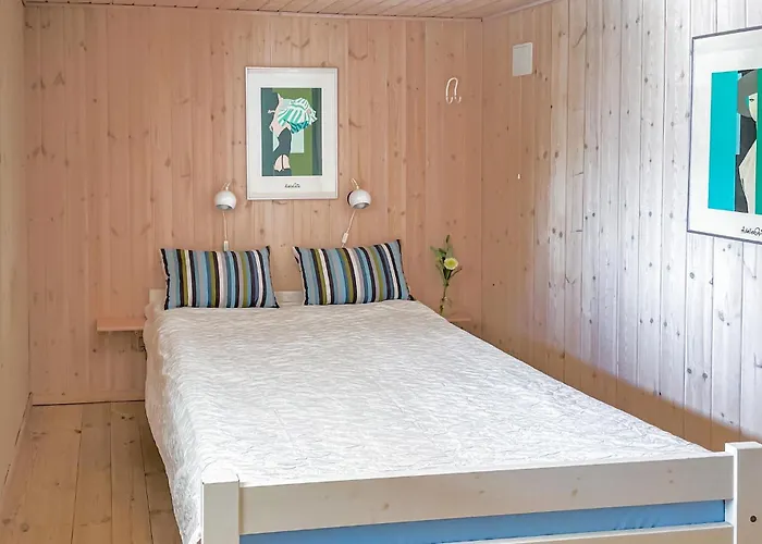 Nyaraló 3 Bedroom Awesome In Bjert