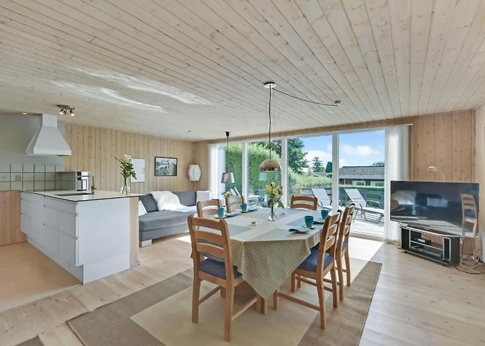 3 Bedroom Awesome In Bjert Nyaraló Binderup Strand